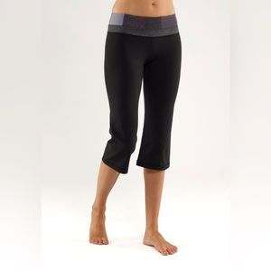 Lululemon Groove Crop
Black / Quilt 24 / Coal Wee Stripe